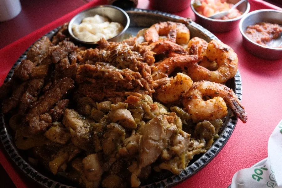 Taco Dot's grilled meat fajita platter fully set out