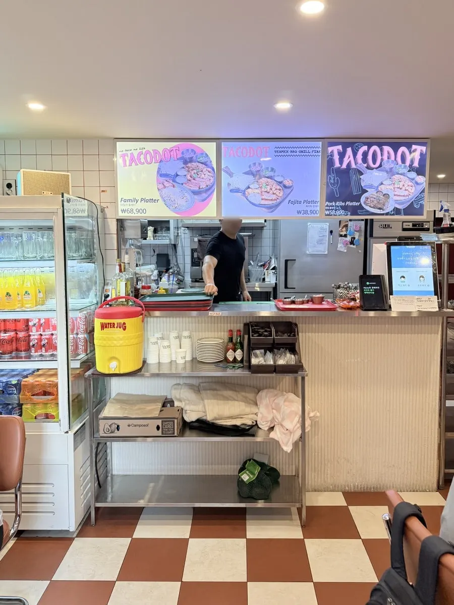 Area around the entrance of Taco Dot Mangwon Market Main Branch