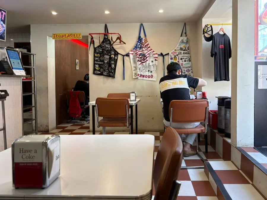 充滿墨西哥風情裝潢的Taco Dot內部