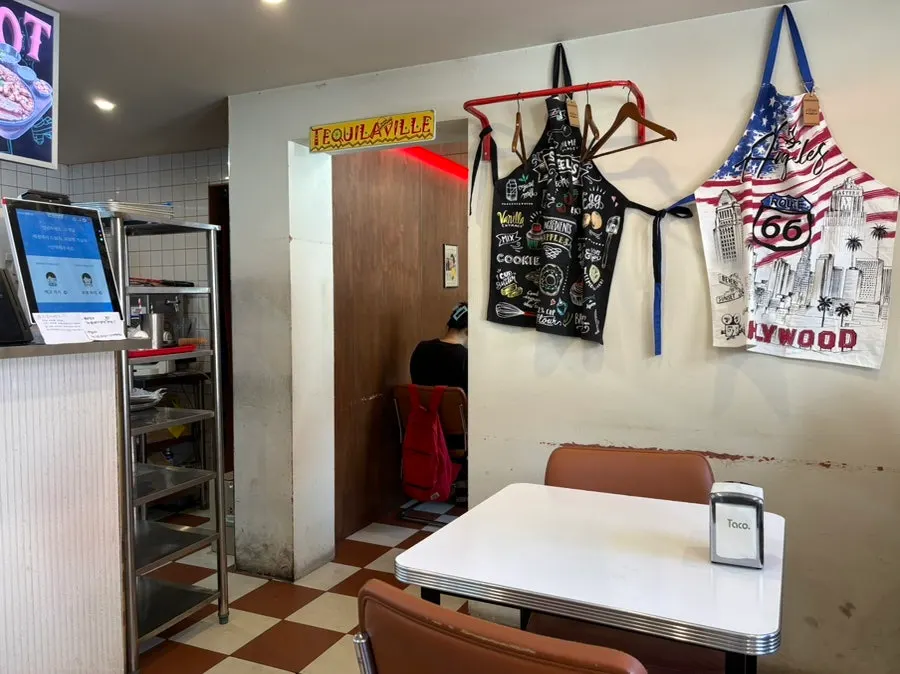 Taco Dot大廳座位與走道