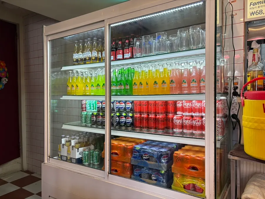 Taco Dot自助吧陳列的各式飲料