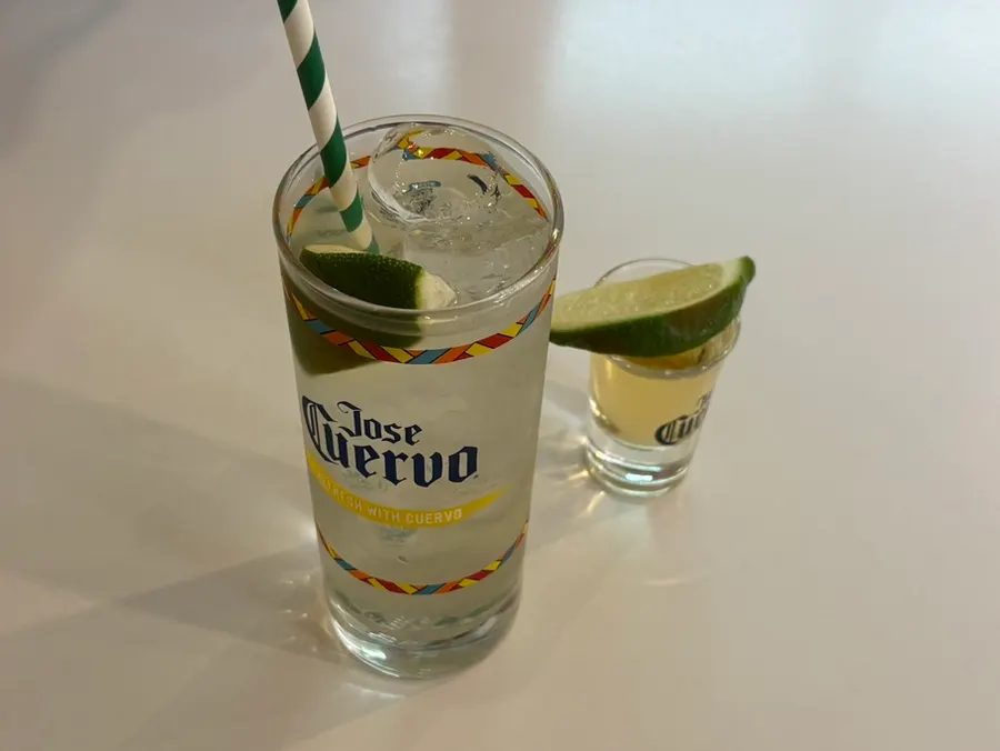 放有萊姆的Jose Cuervo Shot