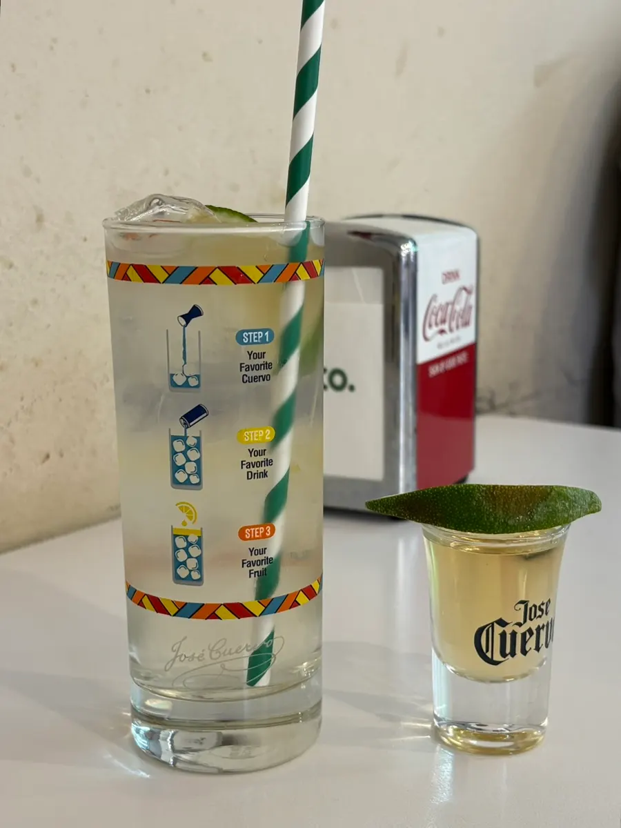 盛裝在可愛杯子裡的龍舌蘭高球