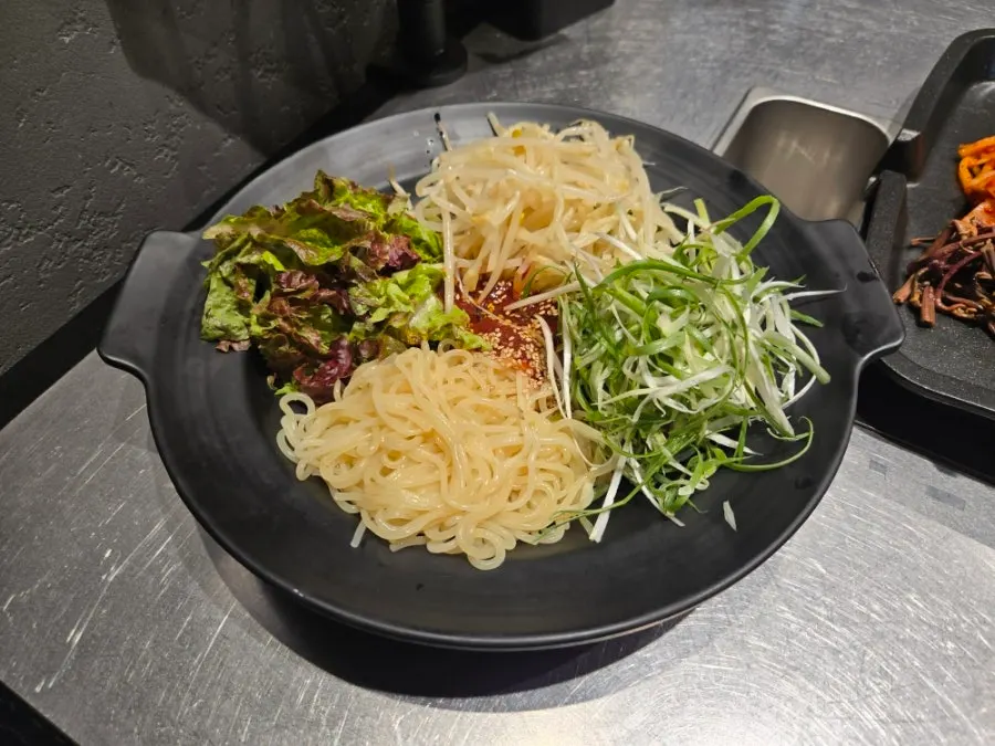 The full 600g raw pork platter