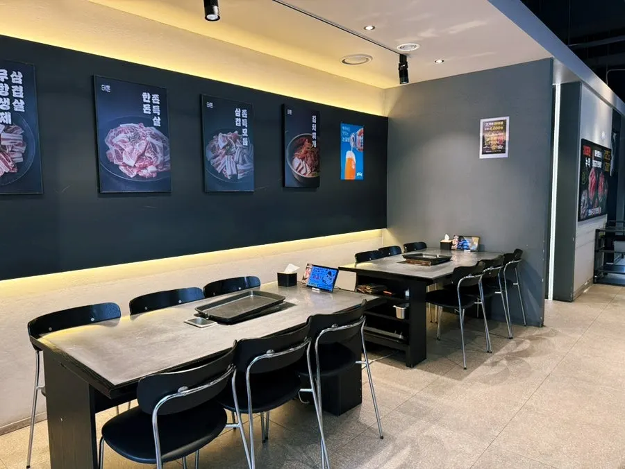 Interior of Taedon with black and stone tones