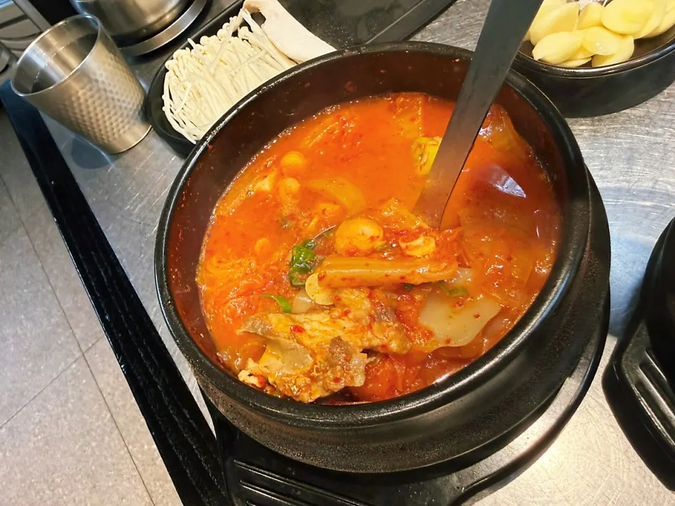 Kimchi stew packed with meat and kimchi