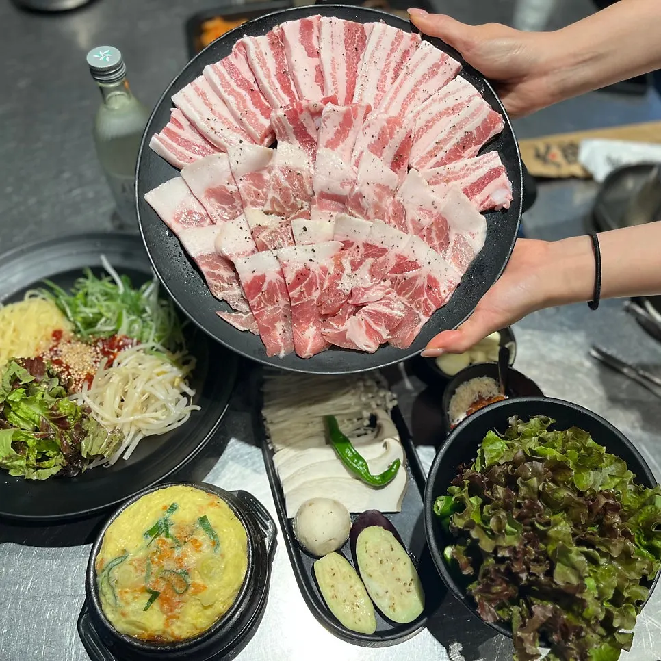 The full table order at Taedon Geomdan Sageori Branch
