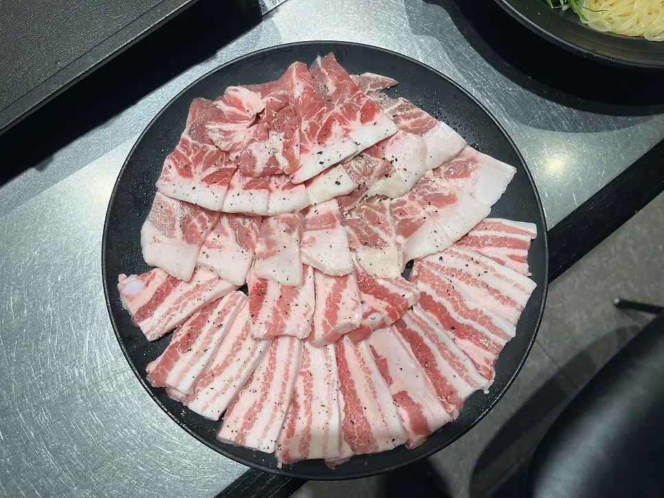 Assorted hanwoo pork platter meat before grilling