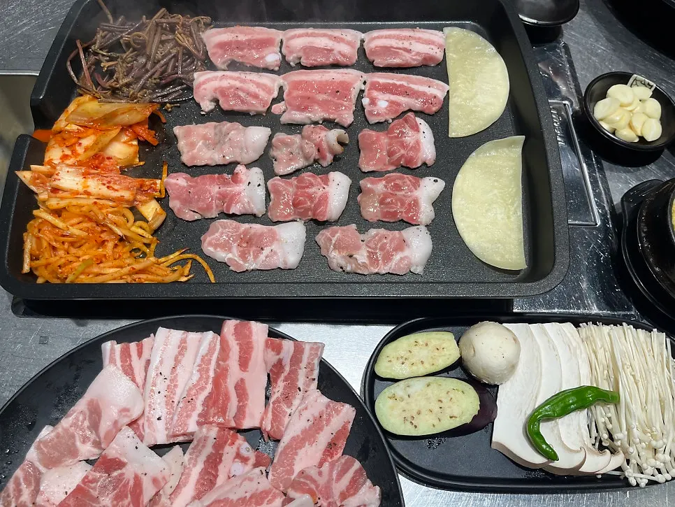 Taedon's assorted hanwoo pork platter arranged by cut