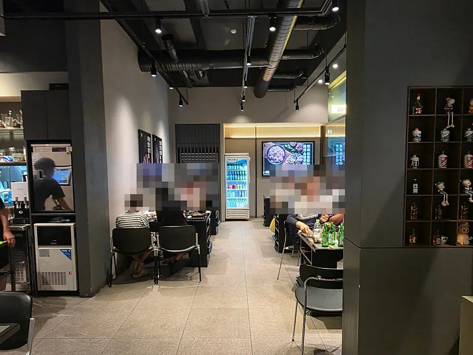 Widely spaced table layout at the BBQ restaurant