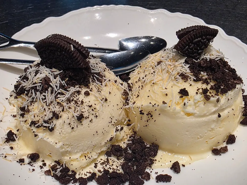 Ice cream topped with kadayif and Oreo crumble