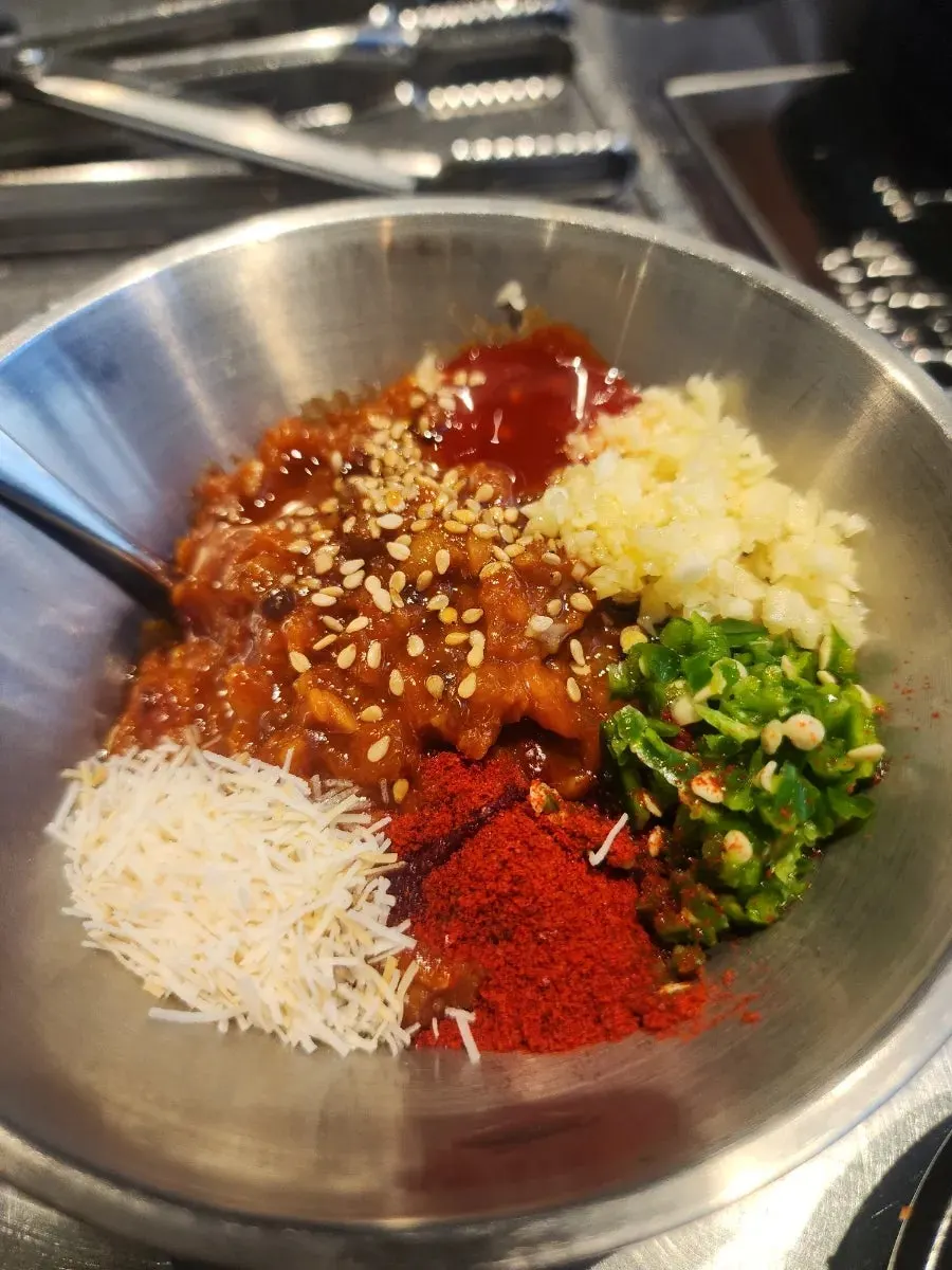 Basic table setup with free side dishes