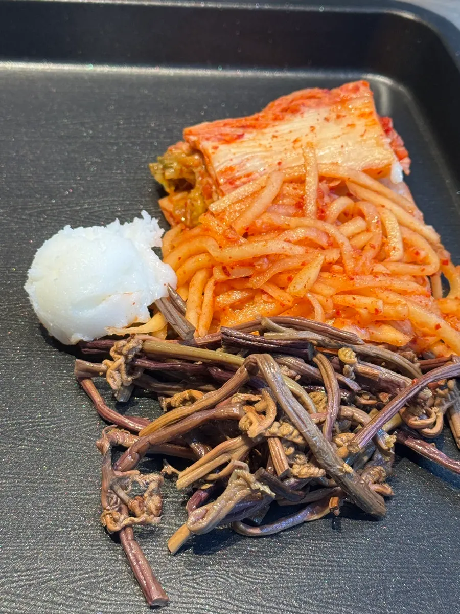 Kimchi and bracken fern for grilling in lard, plus Dubai chewy ssamjang