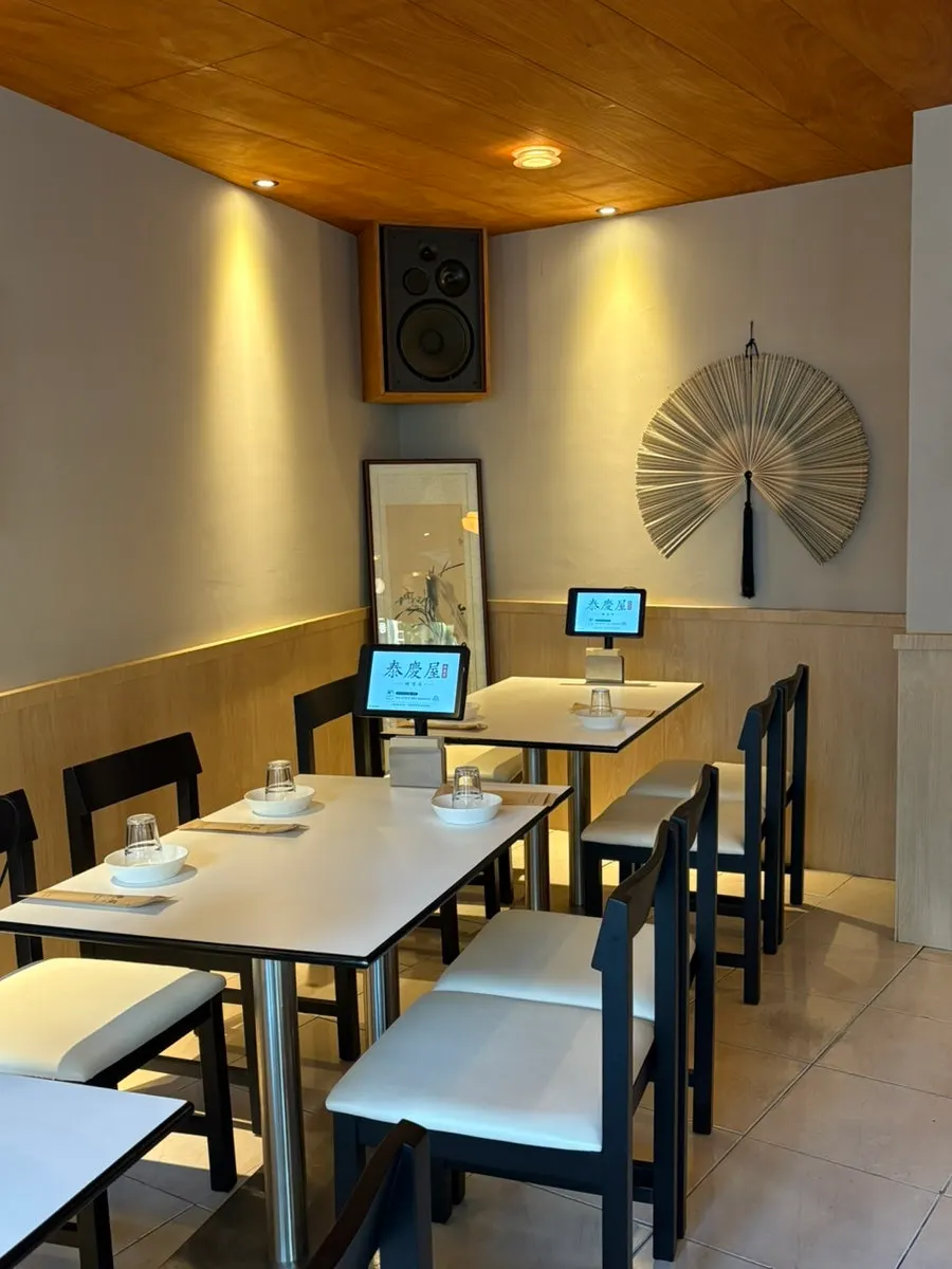 Taegyeongok's white-and-wood interior