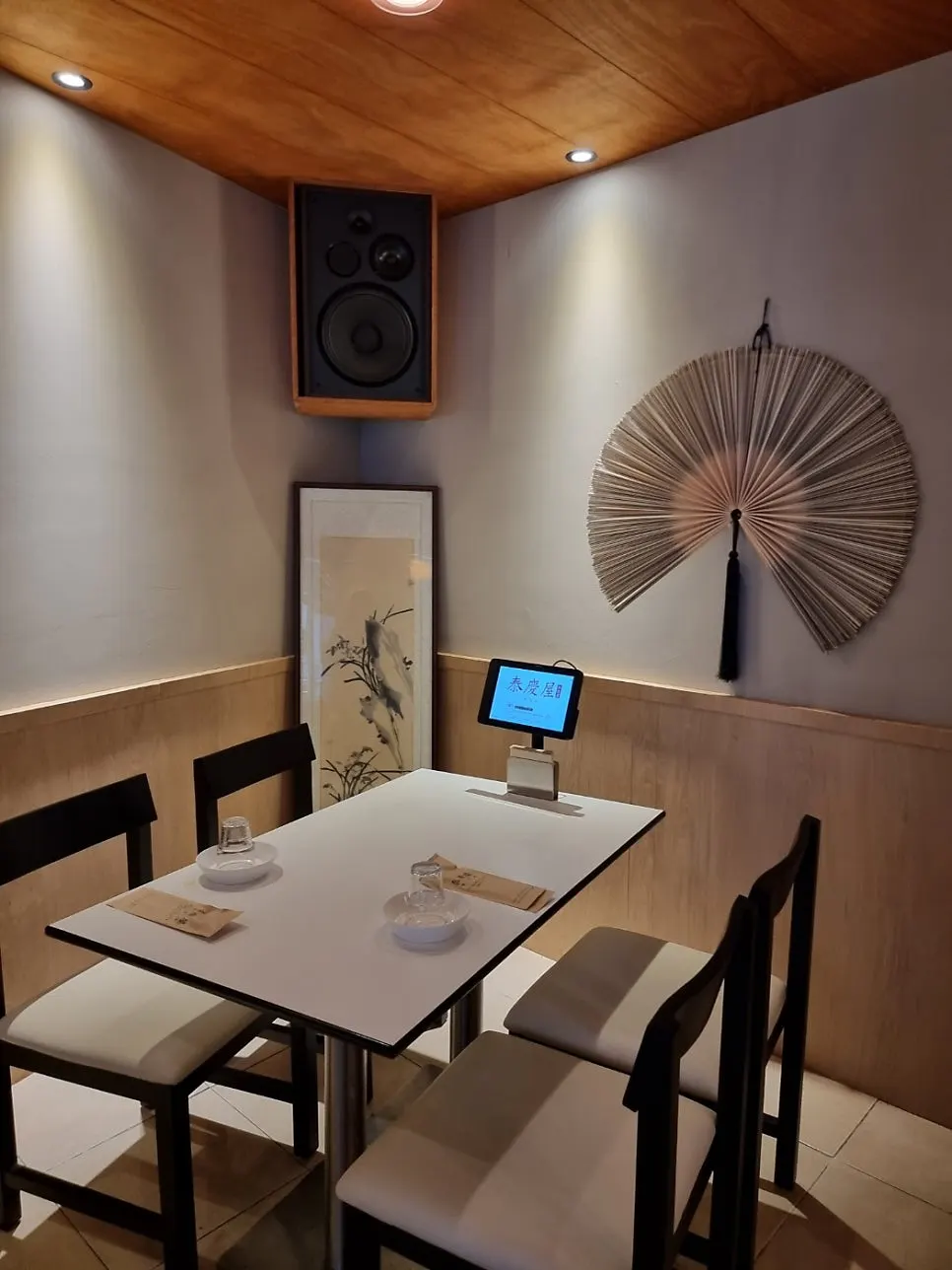 Tidy dining hall interior at Taegyeongok
