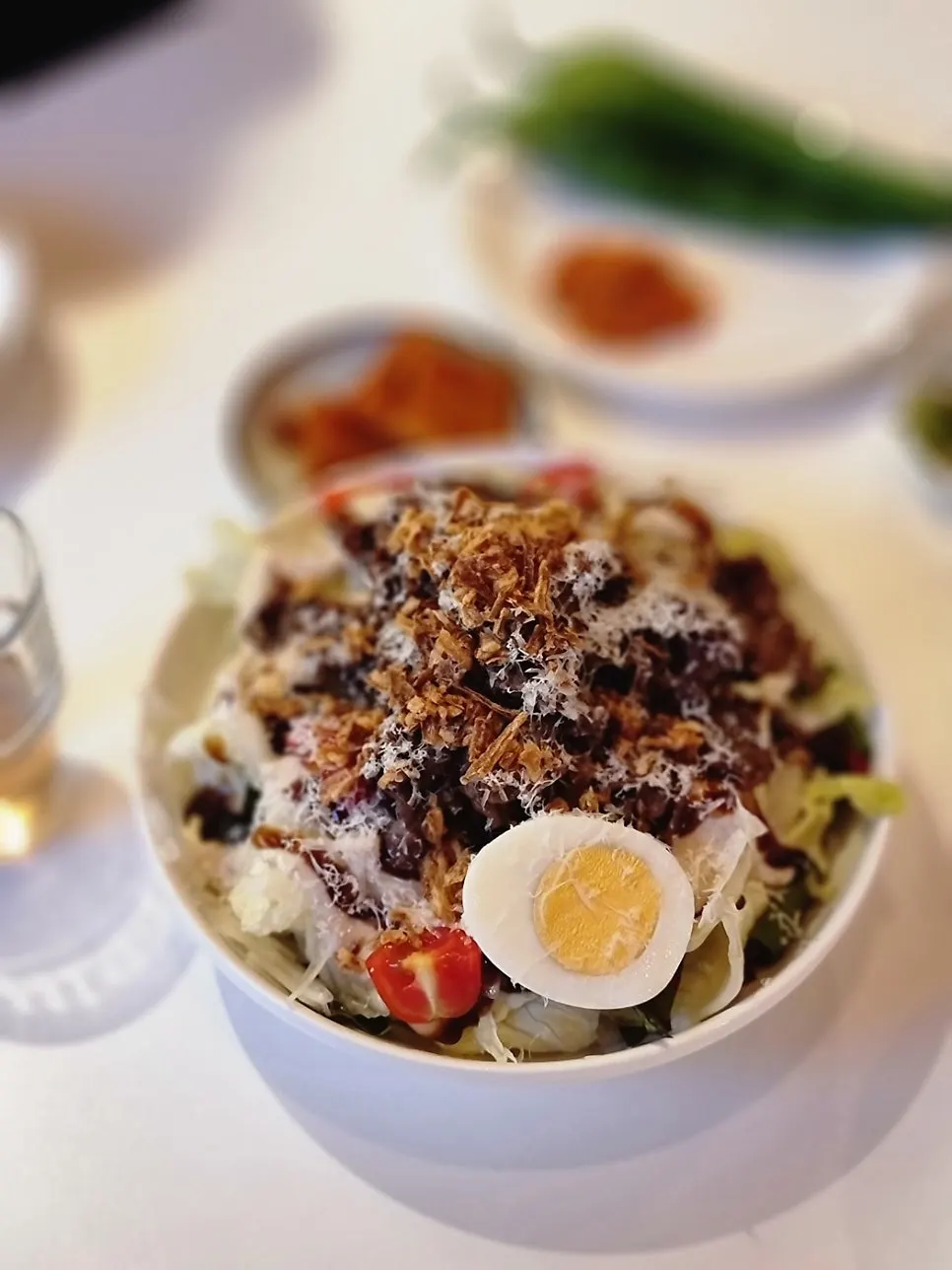 Hanwoo bulgogi salad with meat and vegetables combined