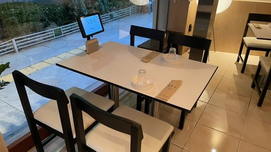Seating arrangement at Taegyeongok suited for groups