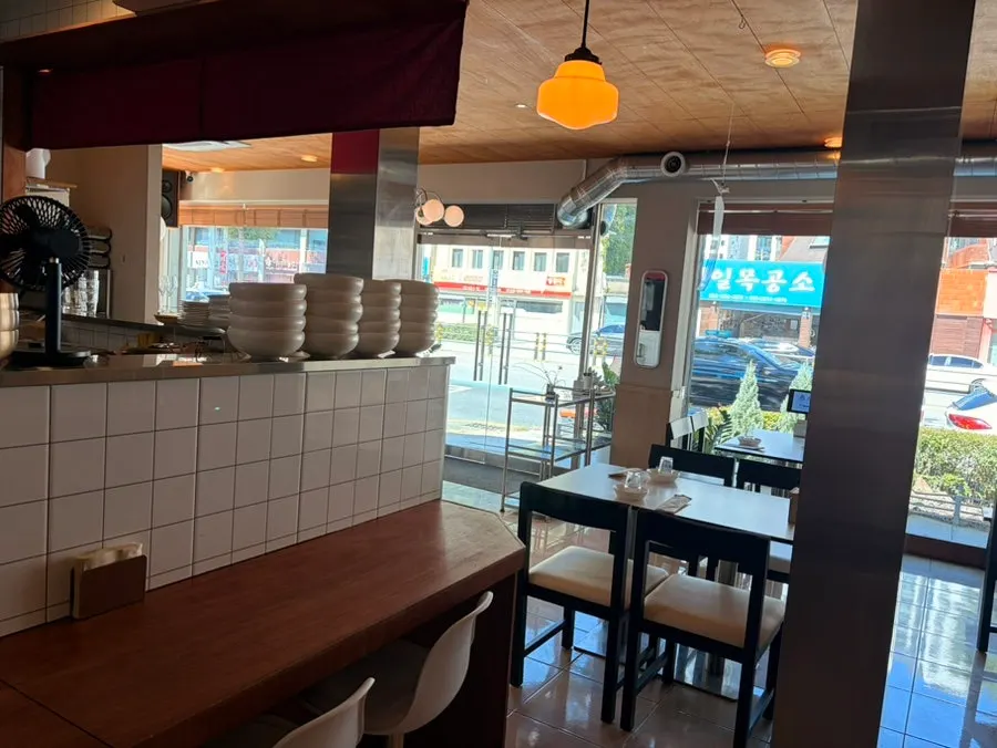 Simple, modern decor pieces inside Taegyeongok