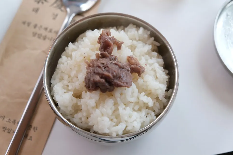 A plate of cooked beef bulgogi taken out of the pot