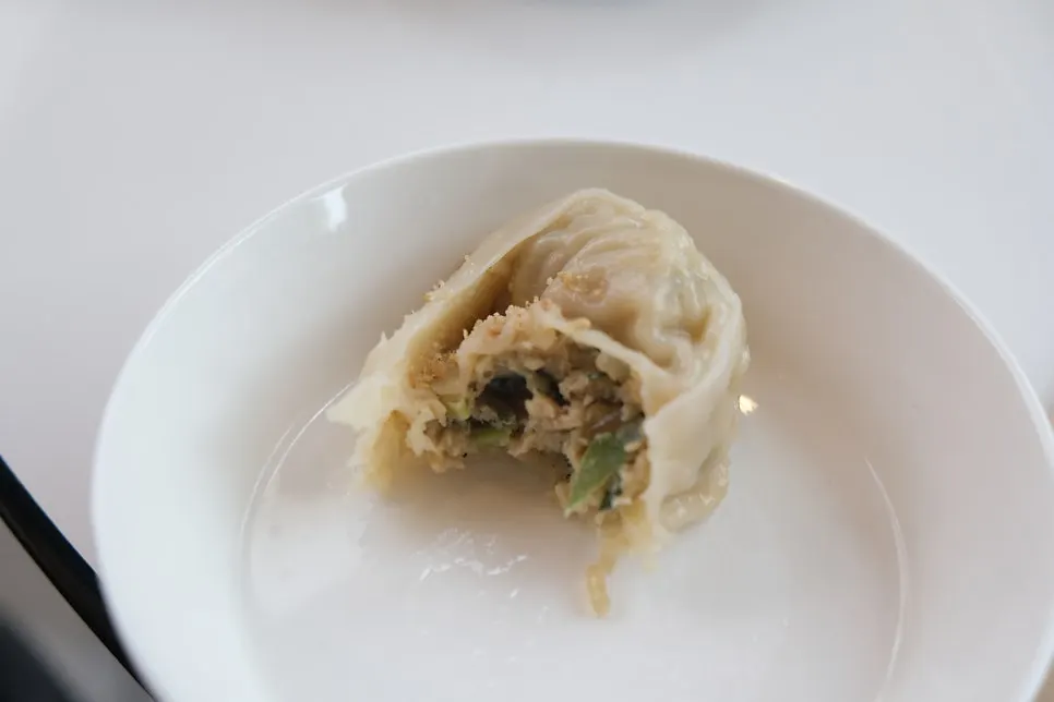 A plate of Taegyeongok kimchi dumplings