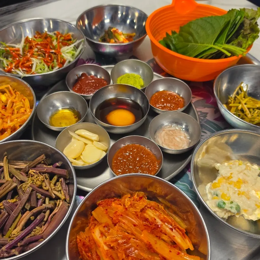 Meat and side dishes at Taejang Sikdang Suwon Station Branch
