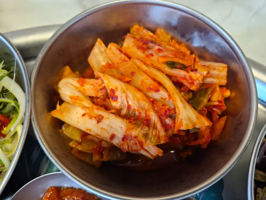 김치와 고사리, 콩나물무침 반찬