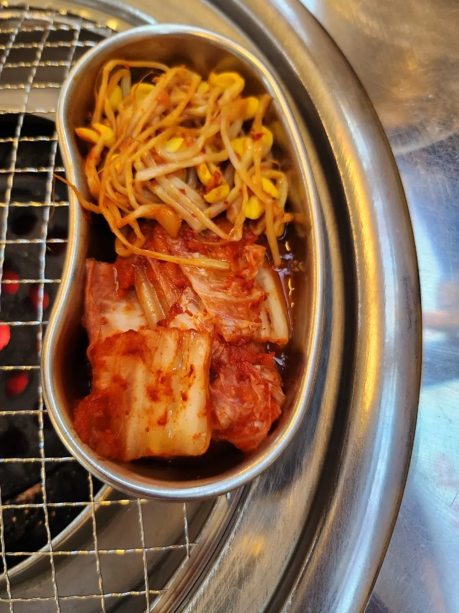 새콤하게 무친 입맛 돋우는 반찬