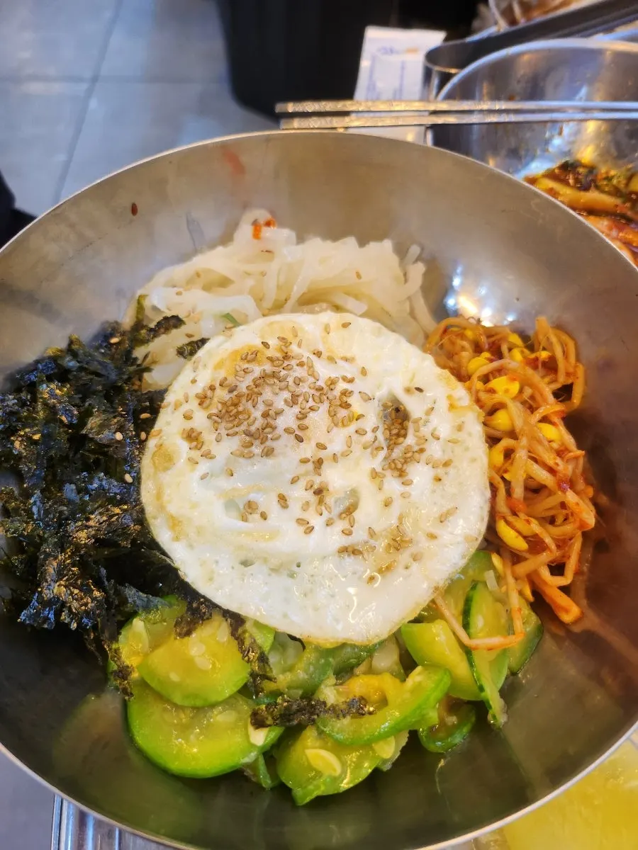 콩가루에 묻힌 쫄깃한 돼지껍데기