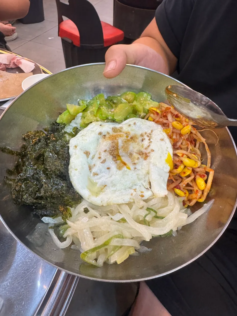 연탄불에서 익어가는 고기 근접