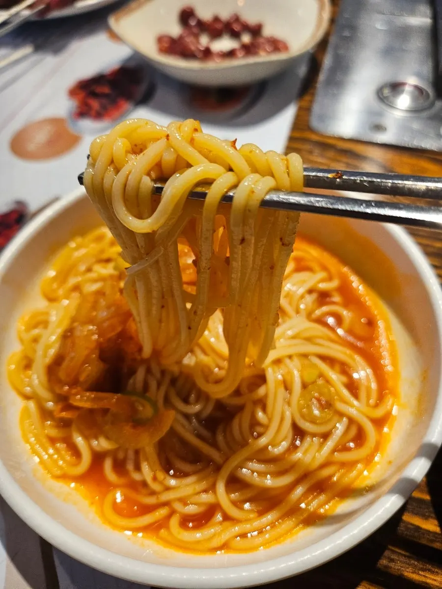 세트로 나온 온면 한 그릇