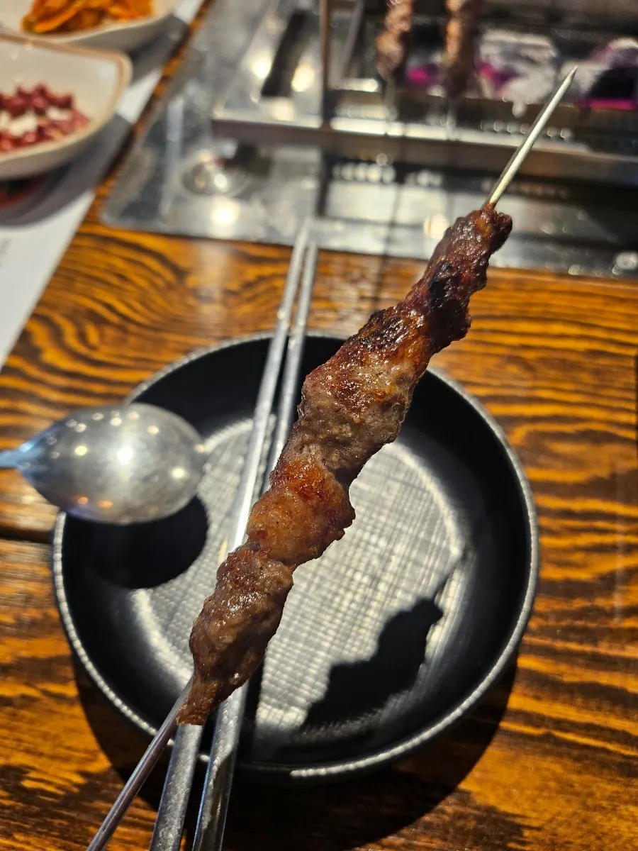 온면 면발을 들어올린 모습