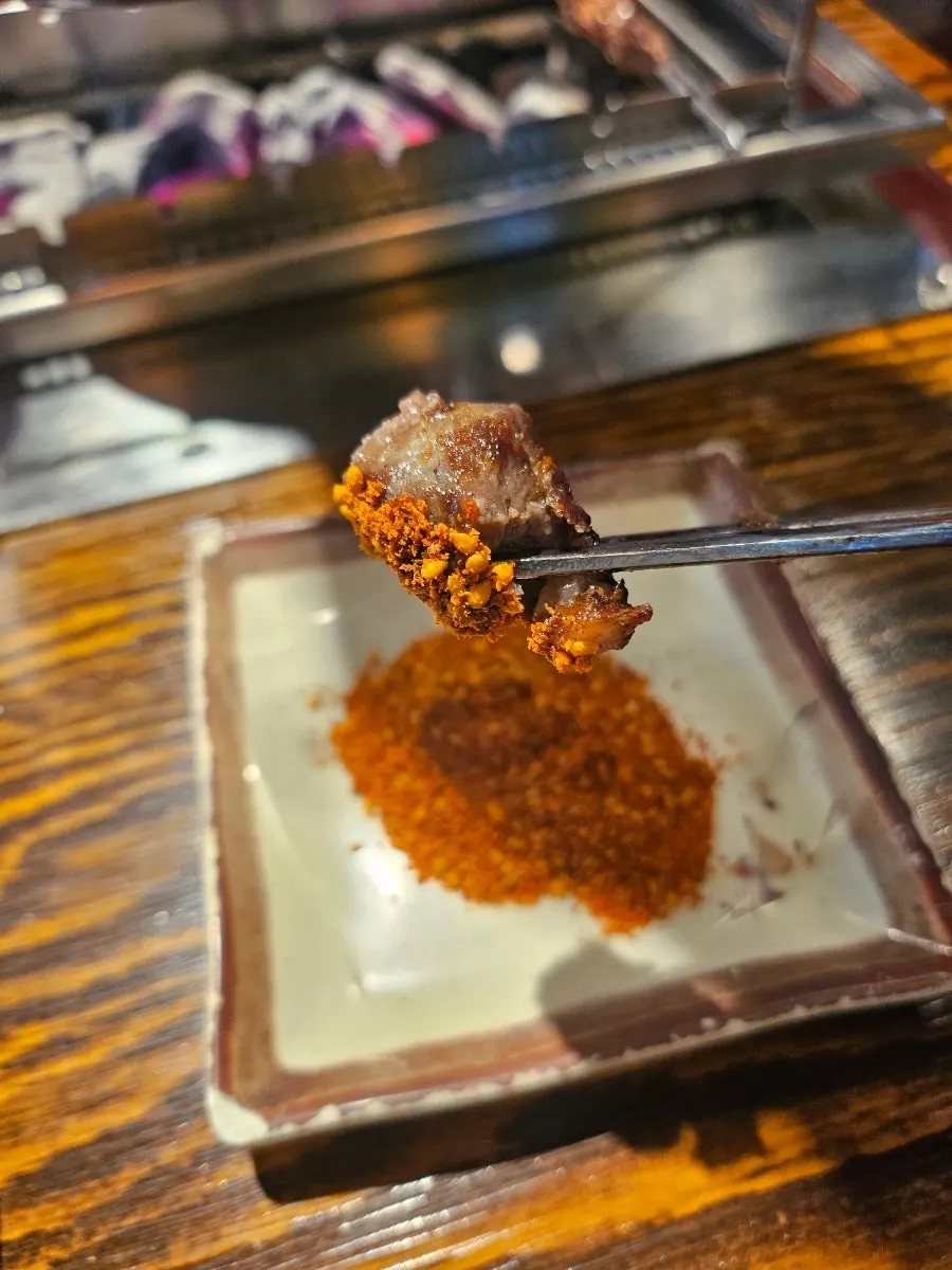 쯔란 가루에 찍는 양꼬치