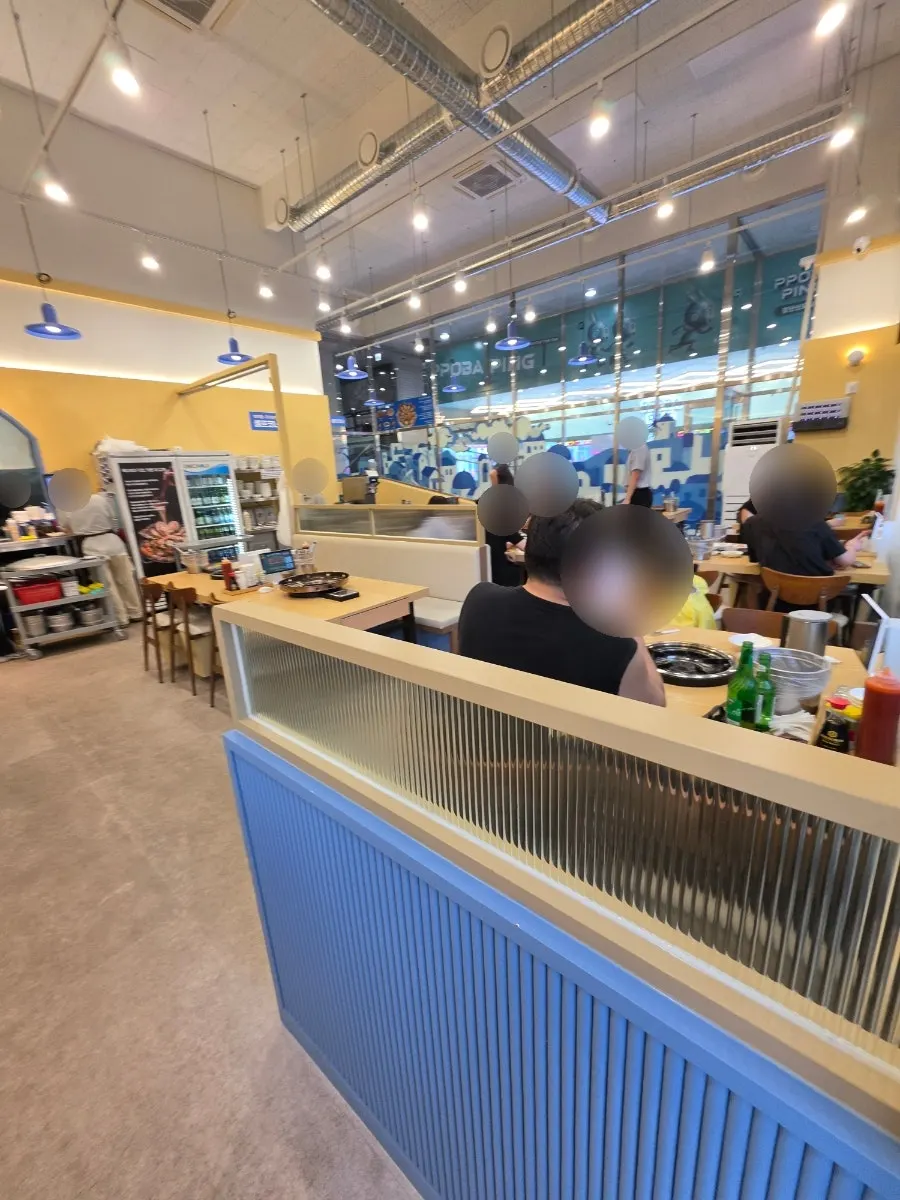 Inside the restaurant at 6pm on a weekday evening