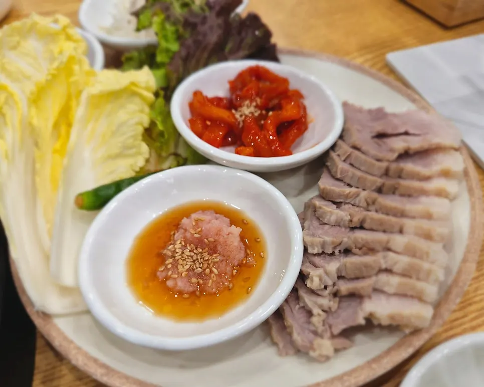 식사를 마친 탕보쌈세트 테이블