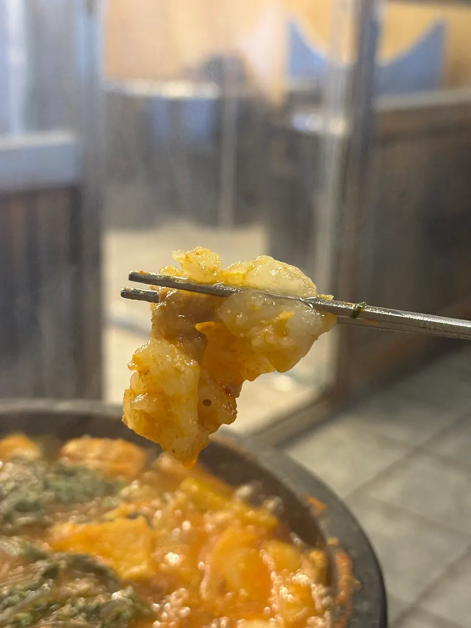 Broth full of gopchang and daechang in the hot pot
