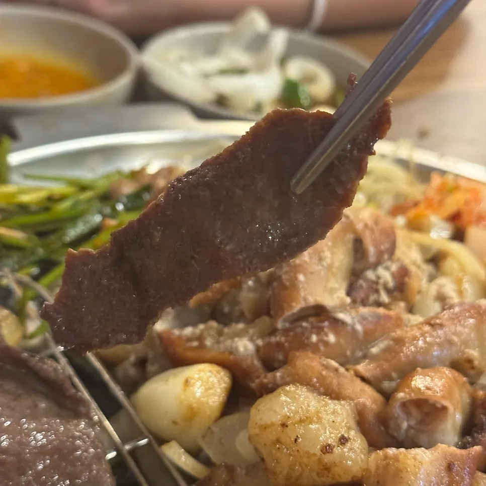 Bean sprouts grilled alongside the gopchang