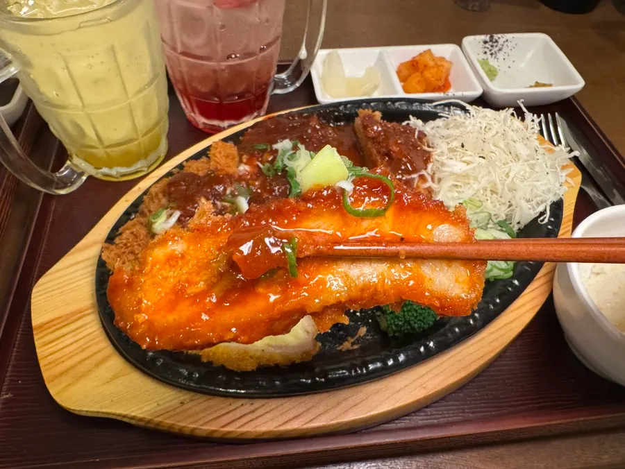 도쿄 로스 카츠 식사 관련 모습