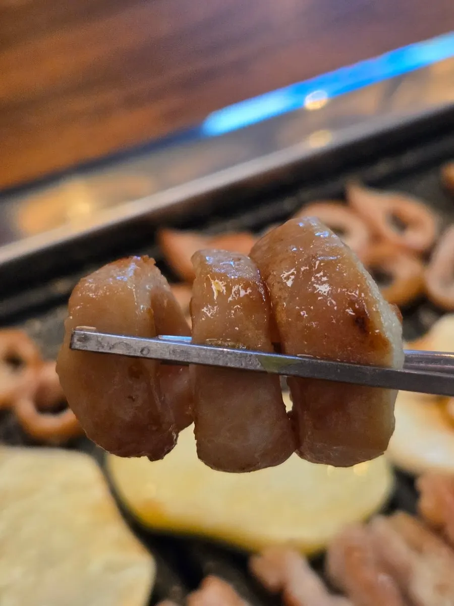 Raw makchang grilling on the tabletop grill