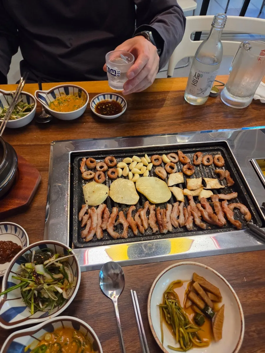 A piece of raw makchang dipped in sauce