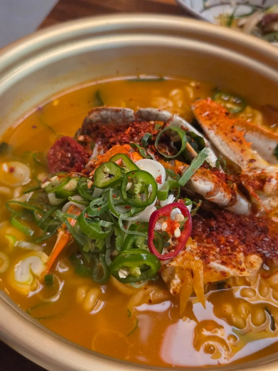 Gukguri ramyeon with crab and chili