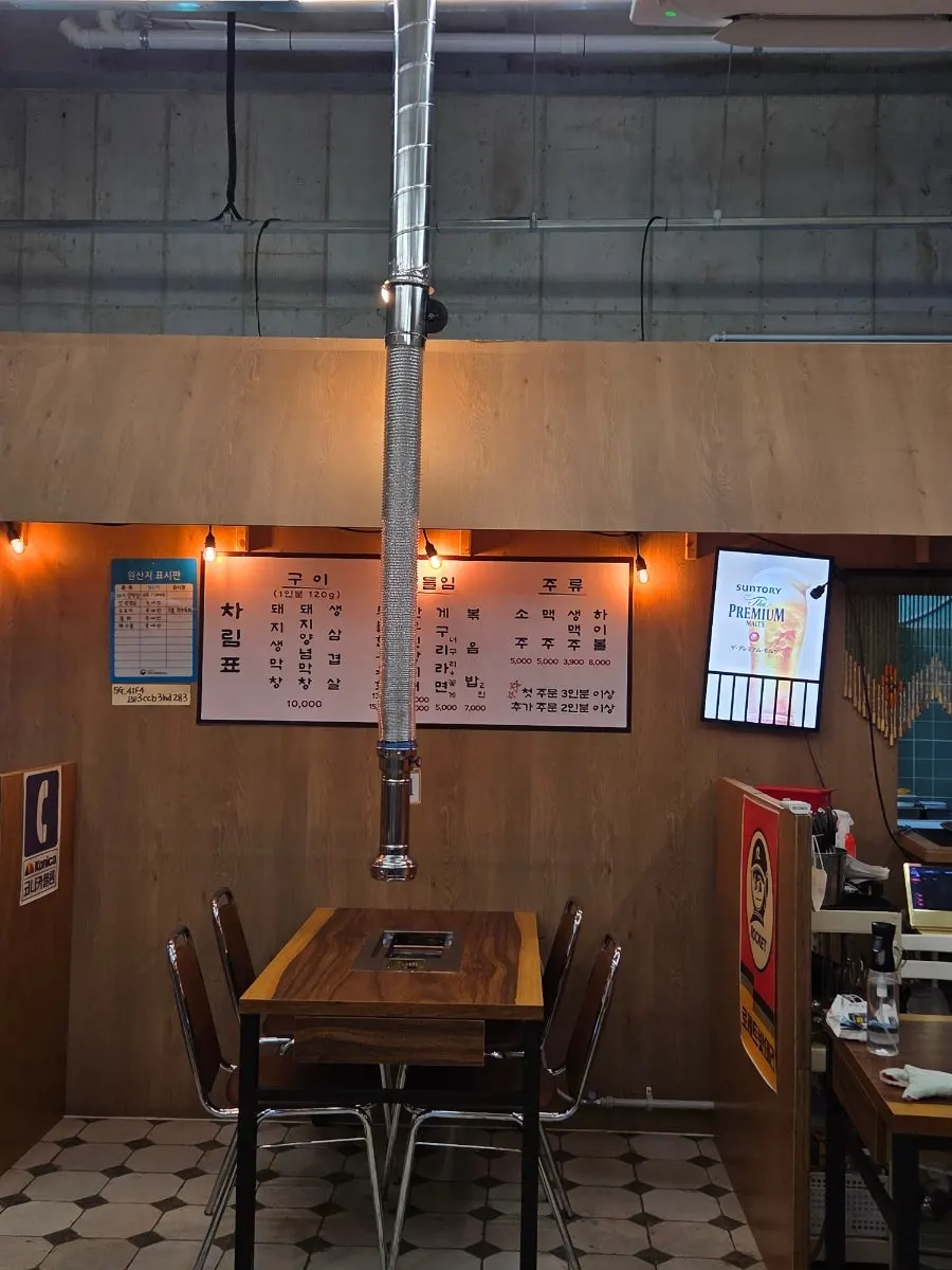 Spacious and clean indoor table area