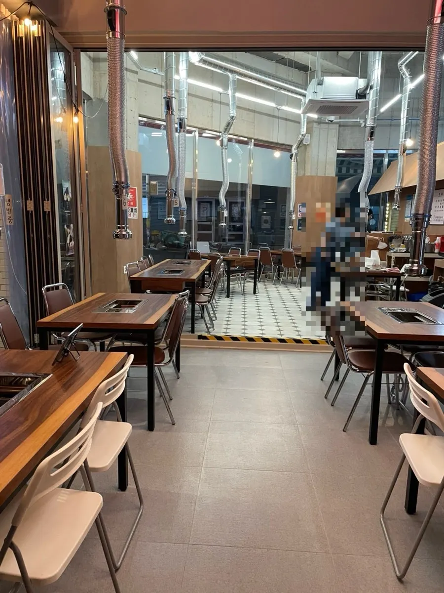 Interior seating at Taeyeong Saengmakchang Bujeon-jeom