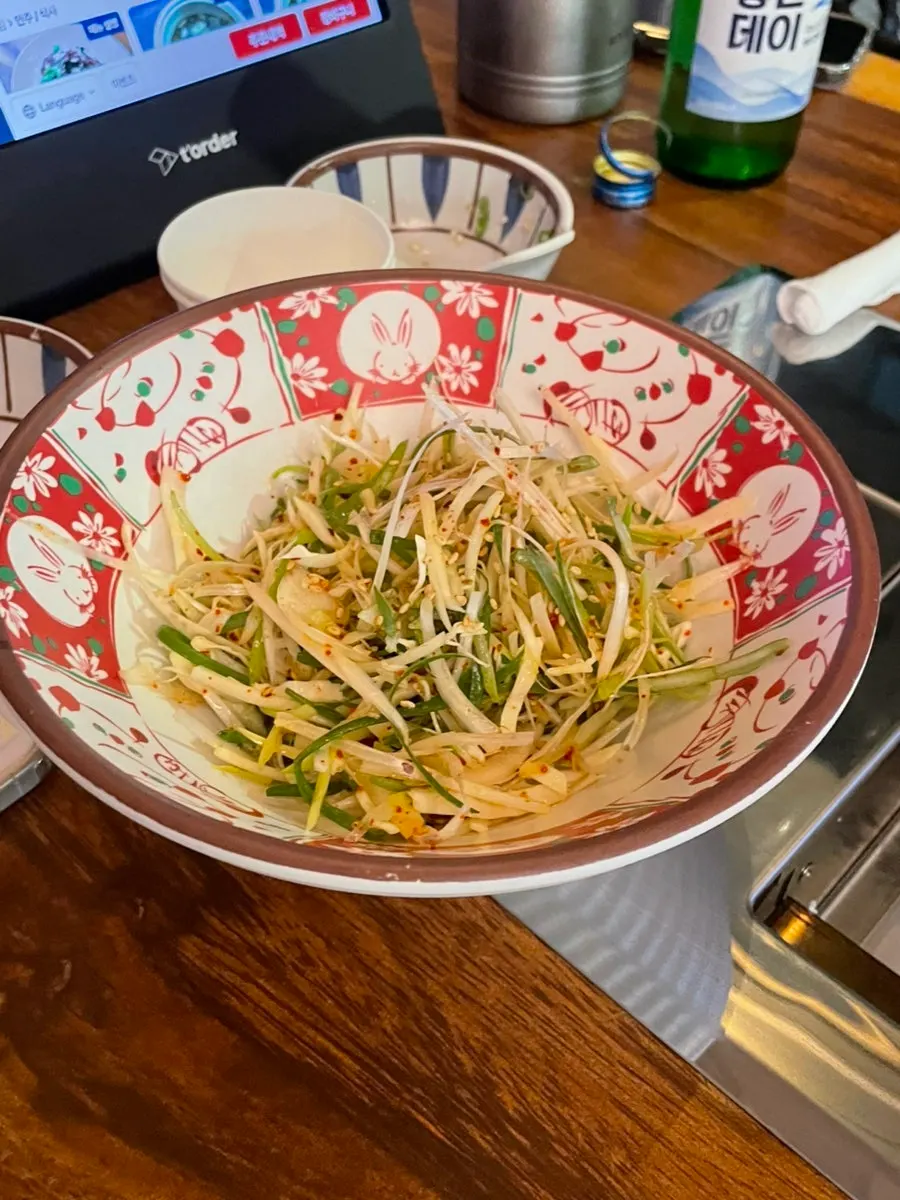 Shredded scallion served as a side dish
