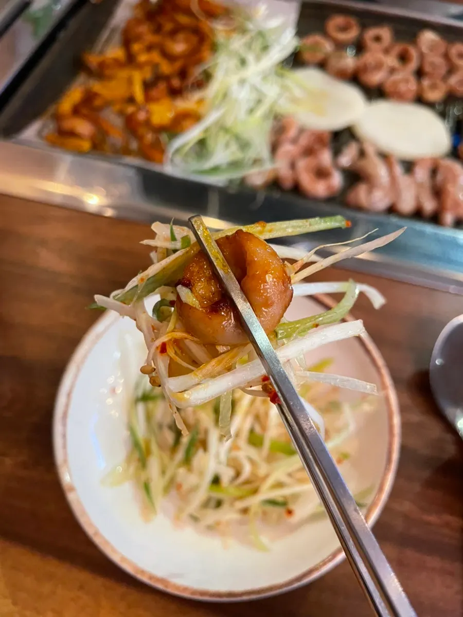 Makchang picked up with shredded scallion