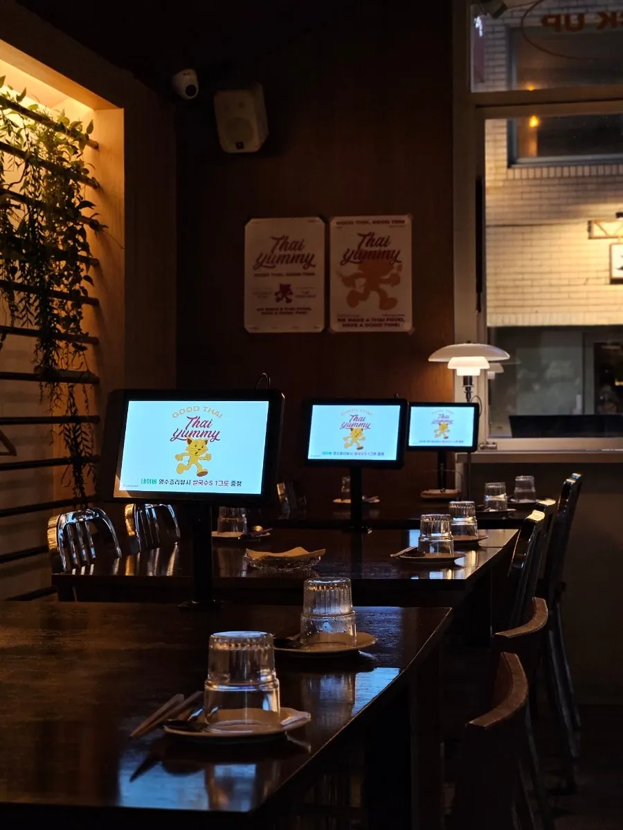Interior atmosphere of Thai Yami