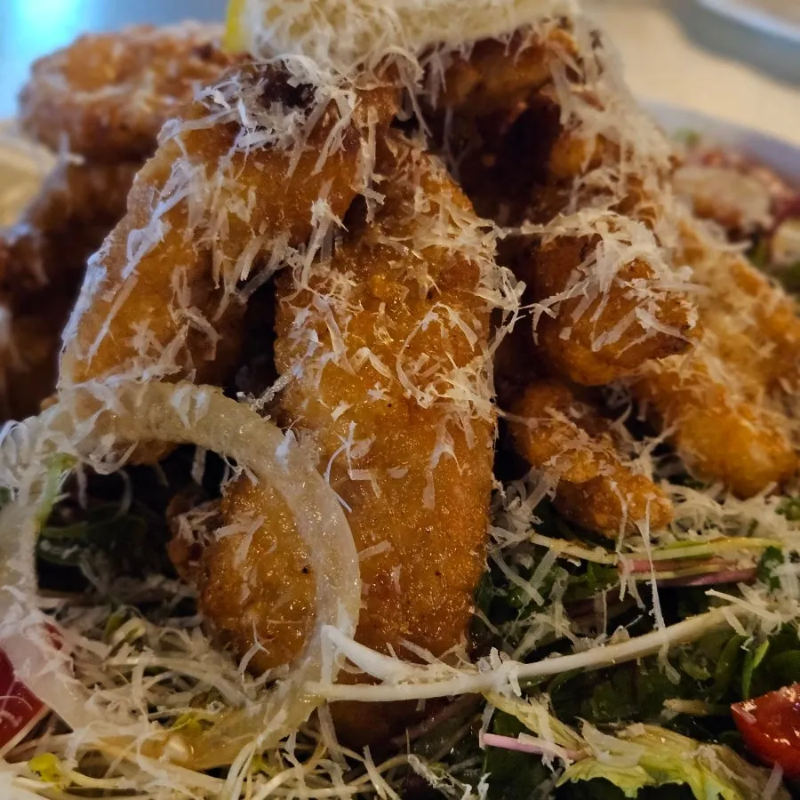 Close-up of the fried chicken in kai phrai