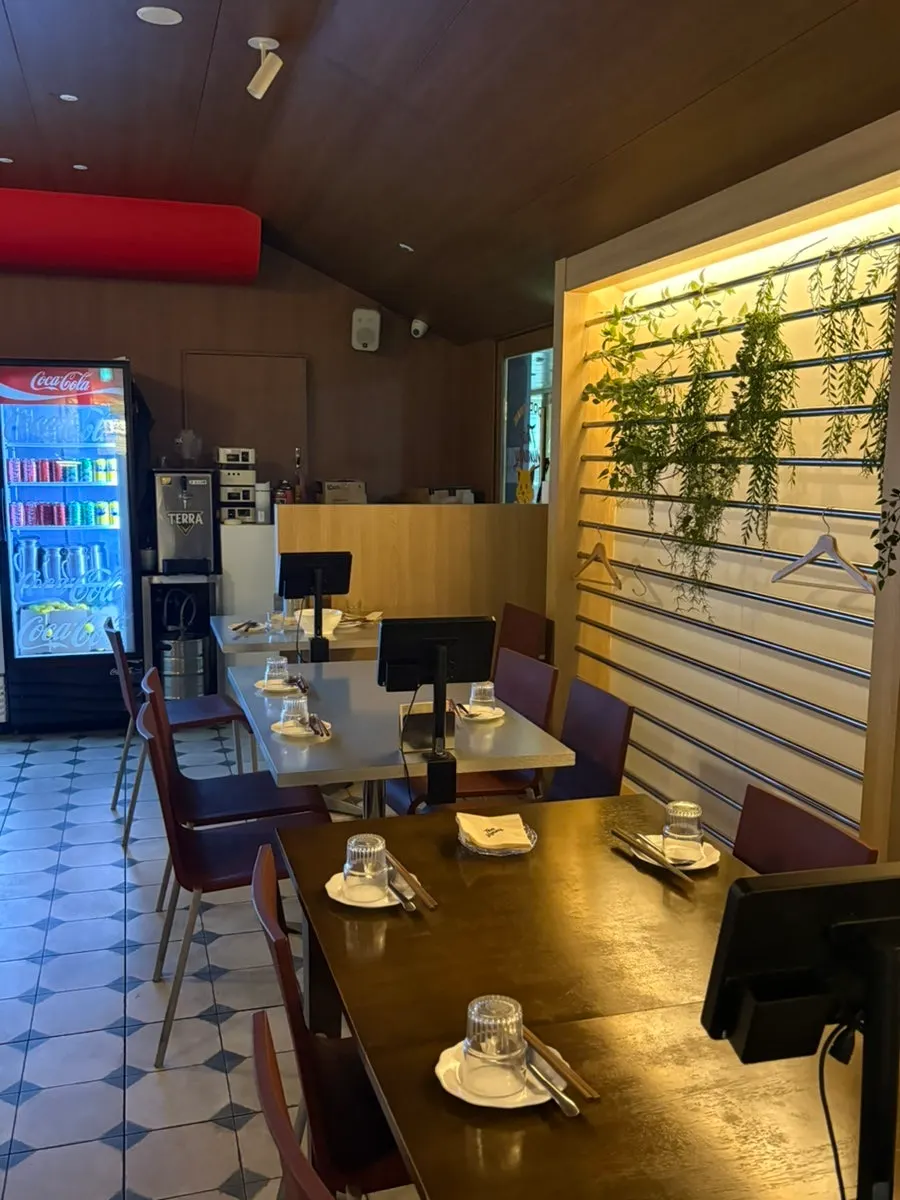 Pemandangan interior Thai Yami yang penuh suasana