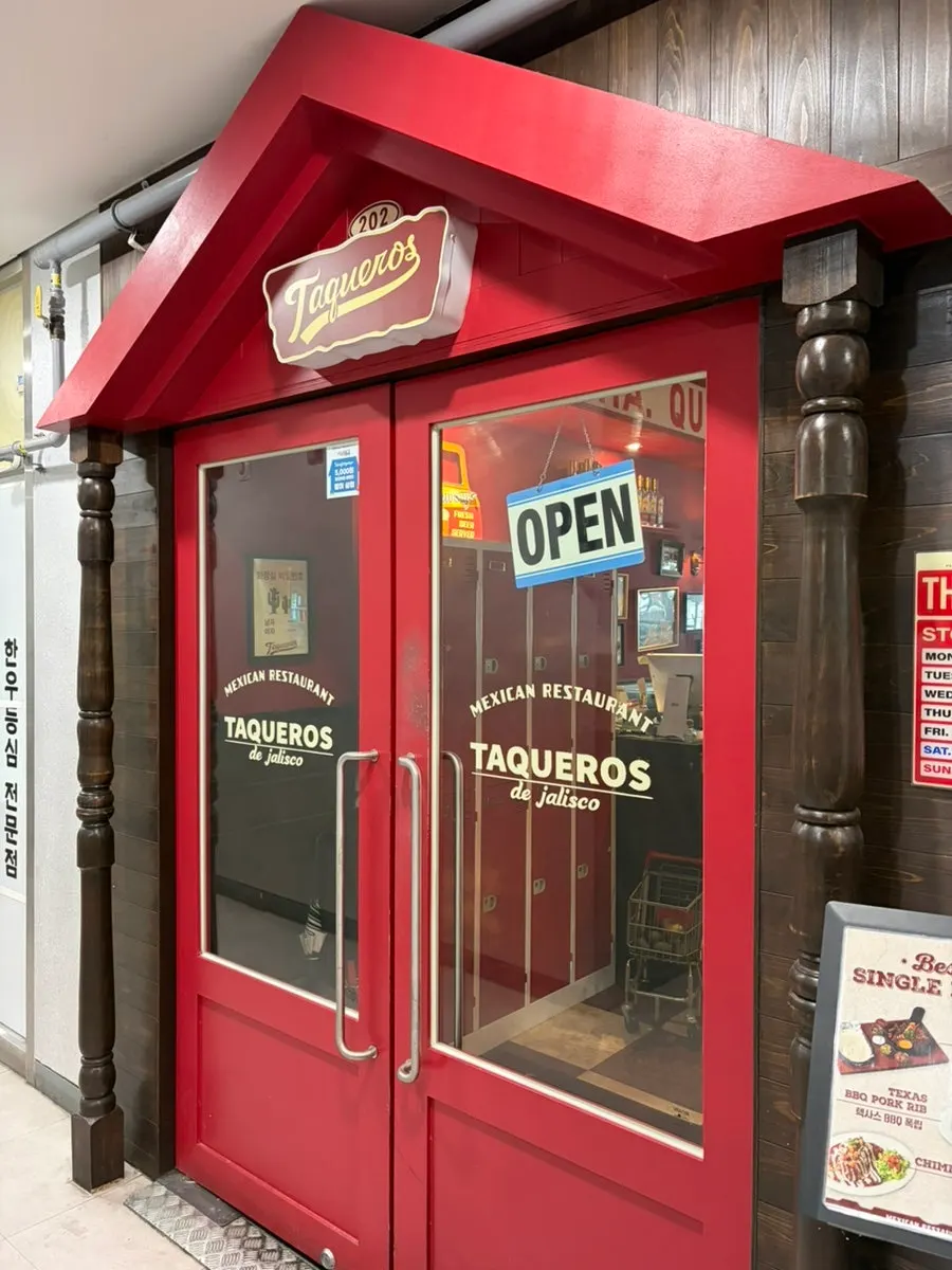 Entrance interior design of Taqueros Magok Main Branch