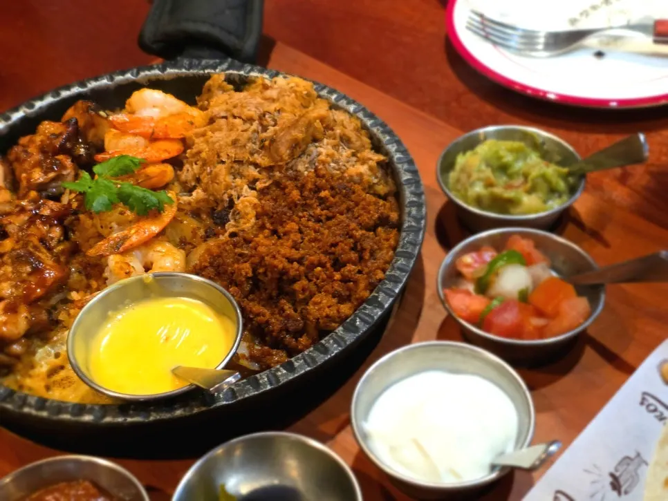 Four sauces served with the fajitas