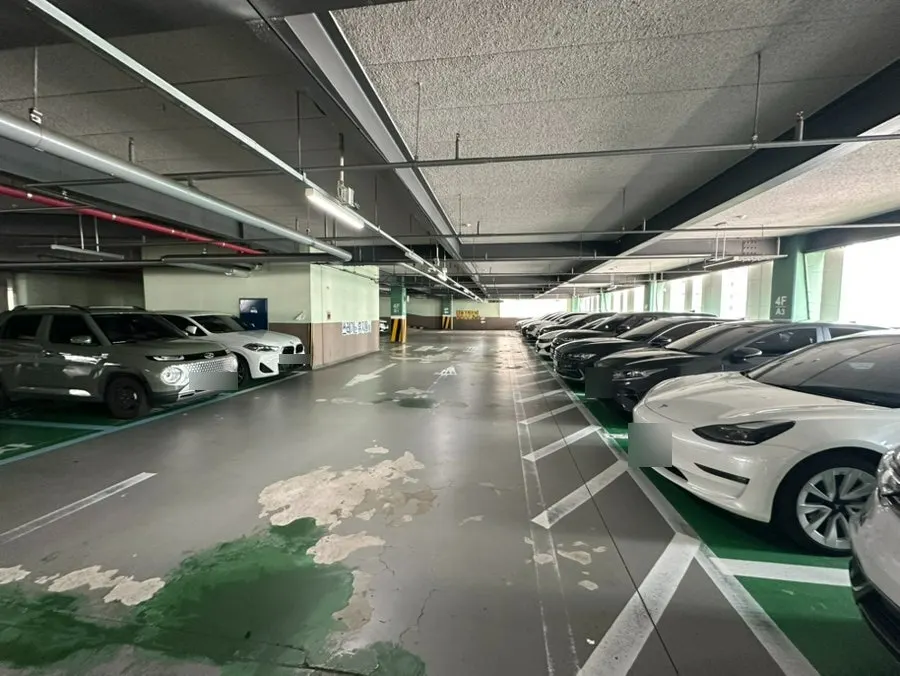 通往塔克罗斯麻谷本店大楼2层入口的通道